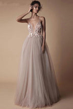 Robe de mariée de plage à bretelles spaghetti et décolleté en V profond avec applique WD321