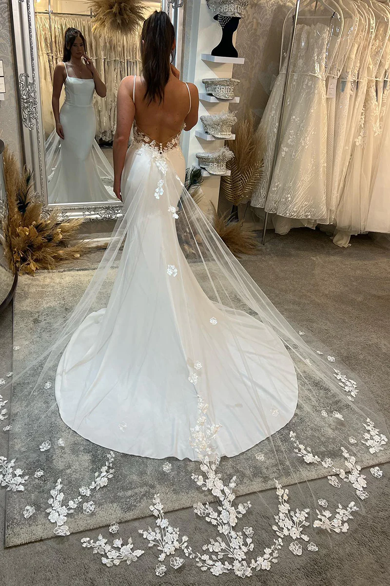 Vestido de novia de sirena con tirantes finos, encaje y cola de corte playera WD648