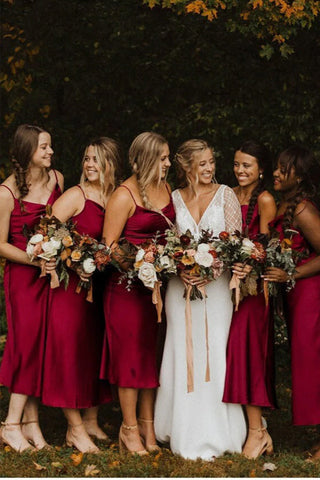 Vestido de dama de honor de corte recto con tirantes finos y pliegues redondos BD103