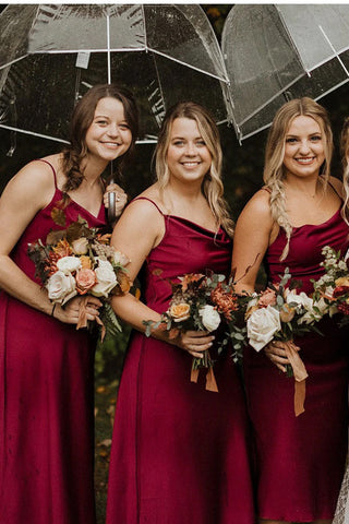 Vestido de dama de honor de corte recto con tirantes finos y pliegues redondos BD103