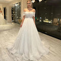 Vestidos de novia nuevos con encaje brillante, escote corazón y hombros descubiertos, espalda descubierta, hermosos apliques y cola de barrido. 