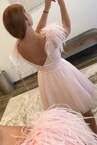 Vestido rosa brillante de corte A con escote en V y plumas para baile de bienvenida PD520