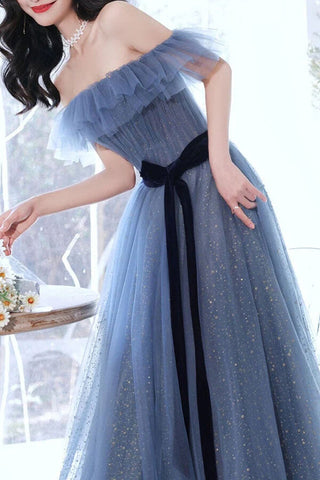 Robe de bal en tulle gris pailleté bleu, coupe trapèze, épaules dénudées, robe de soirée