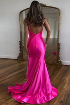Vestido largo de fiesta plateado brillante estilo sirena con pedrería