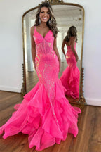 Vestido de fiesta rosa chicle brillante con tirantes finos estilo sirena