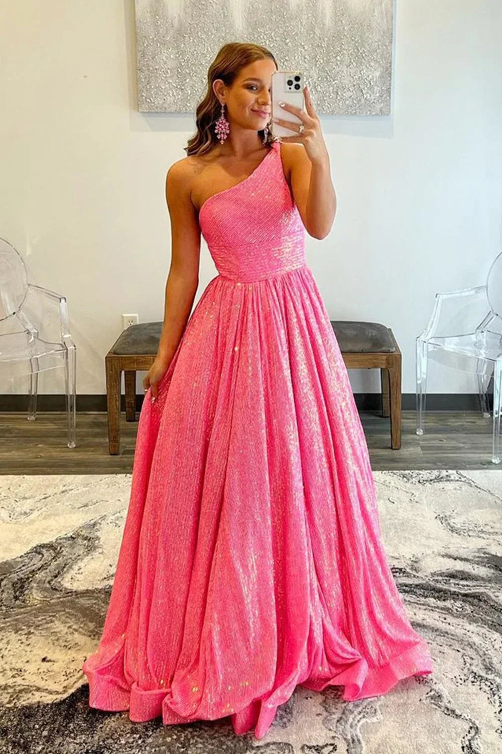 Robe de bal à paillettes bleu clair grande taille asymétrique à une épaule, coupe trapèze, ornée de sequins.