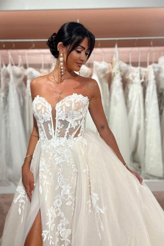 Vestidos de novia encantadores, de corte A, tul, encaje, escote corazón, sin mangas, con abertura frontal y apliques.