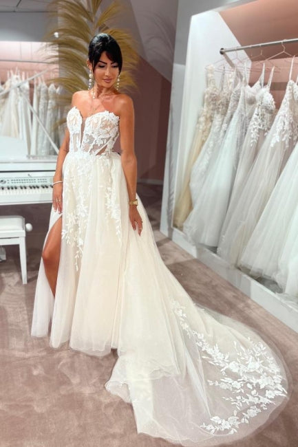 Vestidos de novia encantadores, de corte A, tul, encaje, escote corazón, sin mangas, con abertura frontal y apliques.