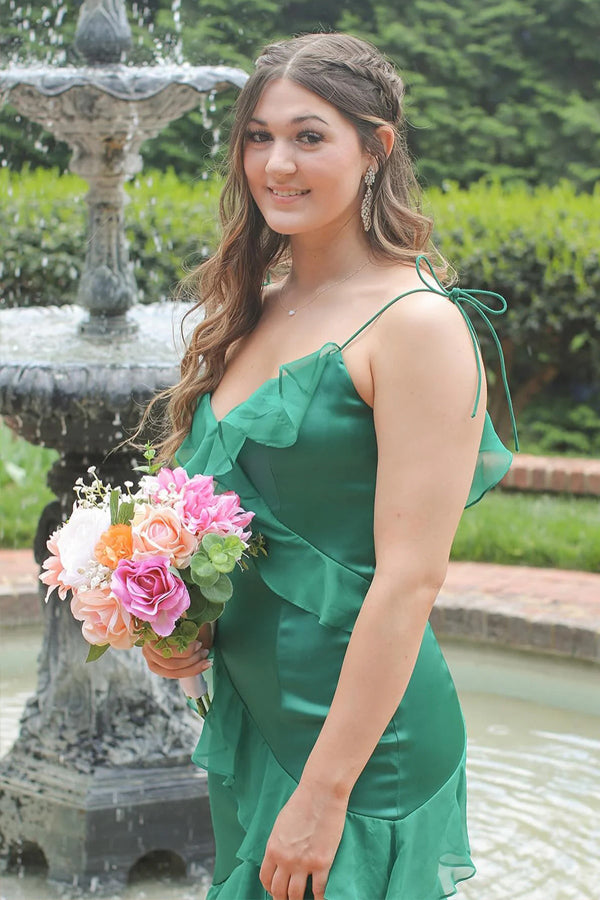 Vestido largo de fiesta verde con tirantes, volantes y escote sirena, con abertura, modelo PSK609