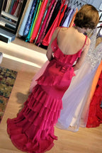Vestido largo de fiesta verde con tirantes, volantes y escote sirena, con abertura, modelo PSK609