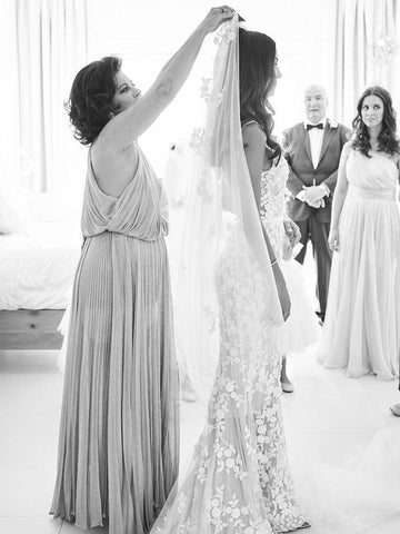 Vestidos de novia de sirena con tirantes y apliques de encaje WD574