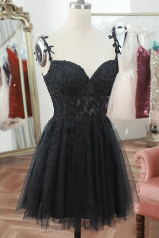 Vestido de cóctel negro con tirantes, escote corazón y encaje, modelo PD541