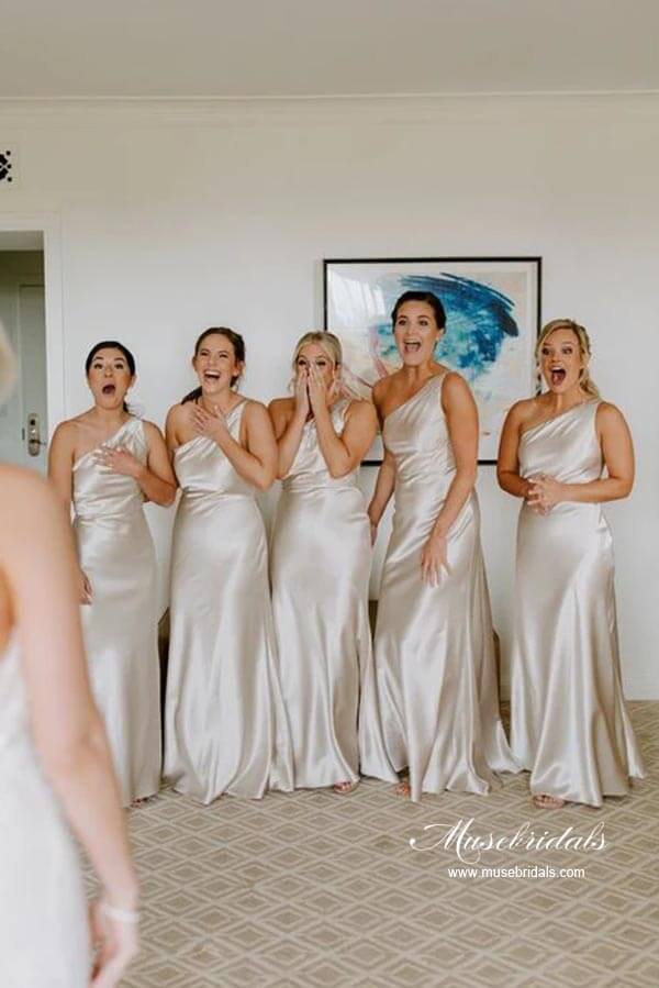 Vestido de dama de honor de satén elástico, corte tubo, un solo hombro, ideal para bodas y fiestas. 