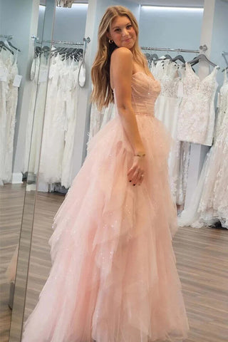 Robe de bal bustier en tulle rose pâle, coupe trapèze, sublime