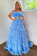 Elegante vestido de fiesta largo azul sin tirantes, corte en A y con volantes, con cinturón PSK483