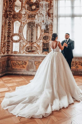 Vestido de novia de lujo estilo princesa con escote corazón y apliques