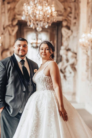 Vestido de novia de lujo estilo princesa con escote corazón y apliques