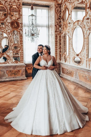 Vestido de novia de lujo estilo princesa con escote corazón y apliques