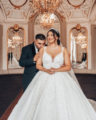 Vestido de novia de lujo estilo princesa con escote corazón y apliques