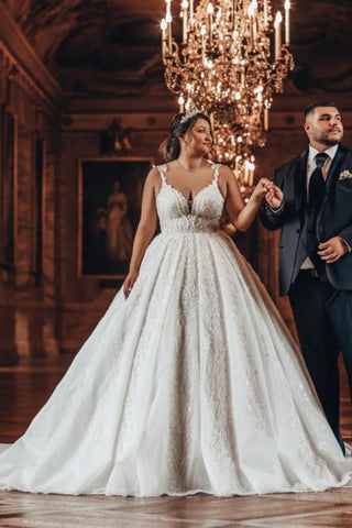 Vestido de novia de lujo estilo princesa con escote corazón y apliques