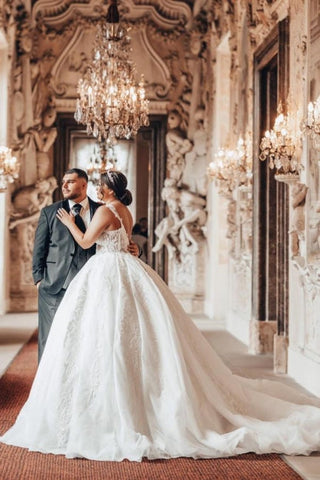 Vestido de novia de lujo estilo princesa con escote corazón y apliques