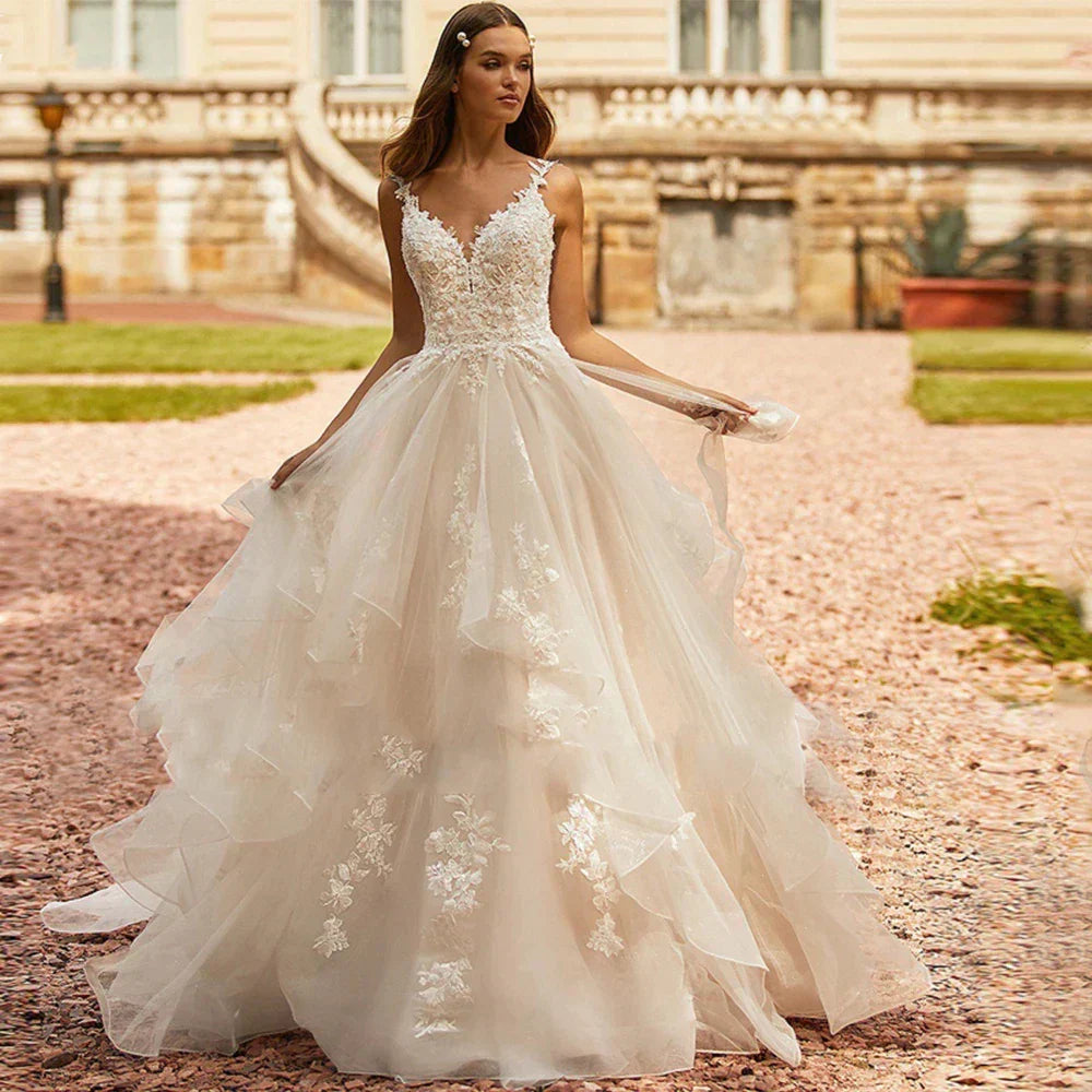 Robe de mariée élégante et vaporeuse, dos nu en dentelle sexy avec application, épaules dénudées et sans manches, collection 2023