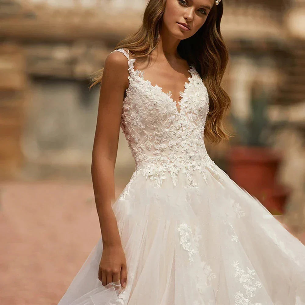 Robe de mariée élégante et vaporeuse, dos nu en dentelle sexy avec application, épaules dénudées et sans manches, collection 2023