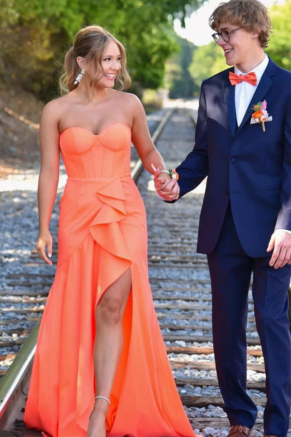 Robe de bal longue orange sirène à décolleté cœur et fente