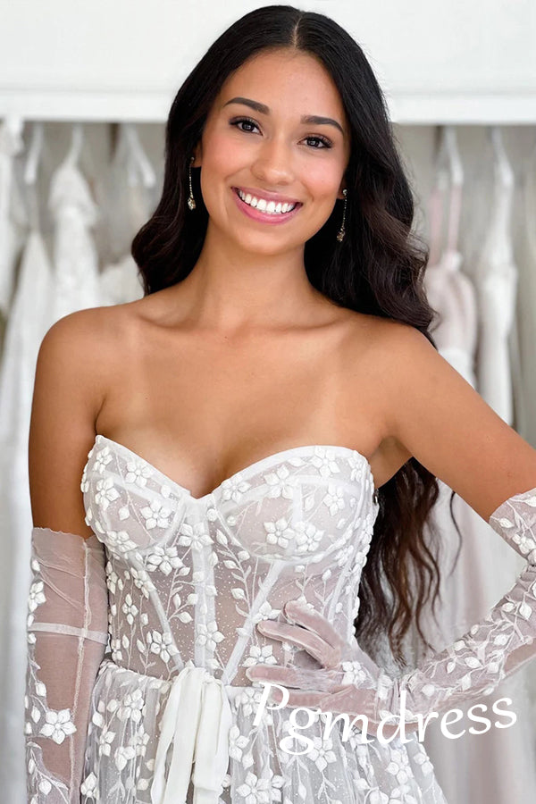 Robe de mariée bohème en dentelle délicate, décolleté cœur, coupe trapèze, modèle WD632
