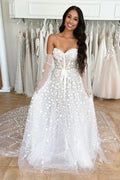 Robe de mariée bohème en dentelle délicate, décolleté cœur, coupe trapèze, modèle WD632