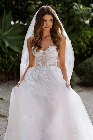 Vestido de novia bohemio sin mangas con apliques de encaje y escote corazón WD660