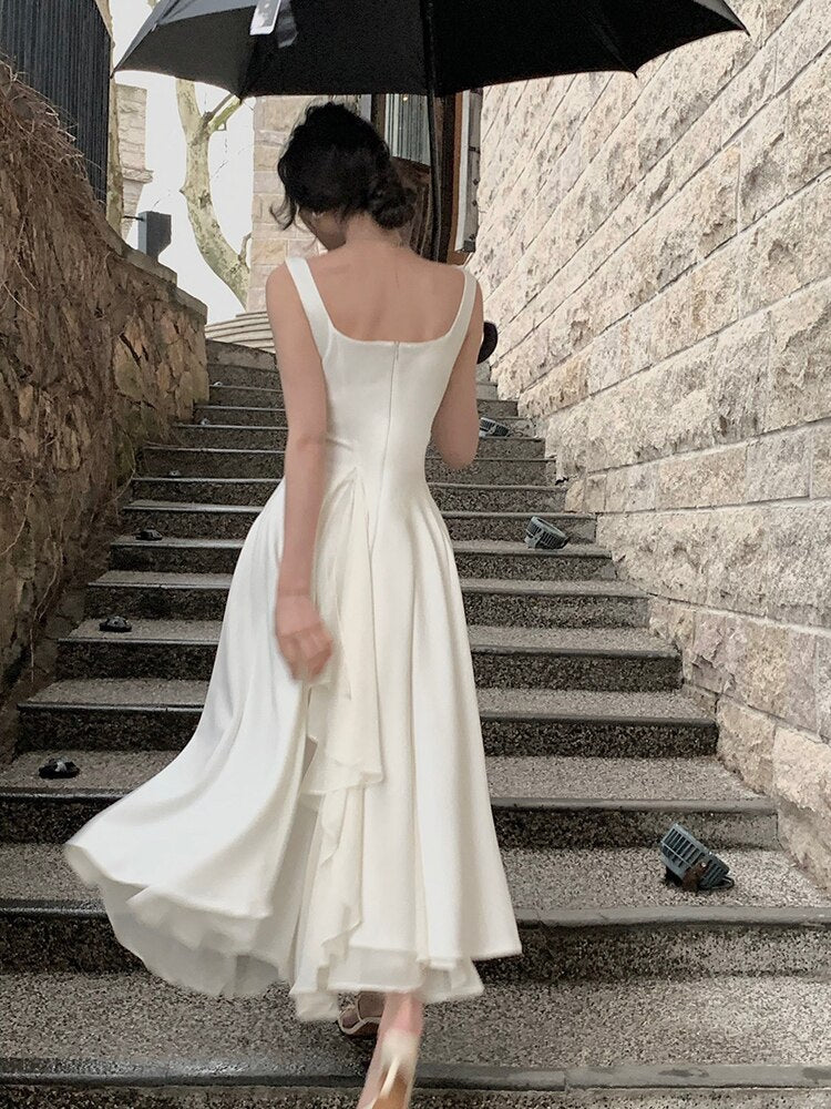 Robe de soirée élégante à bretelles blanches et col carré, modèle Y4486