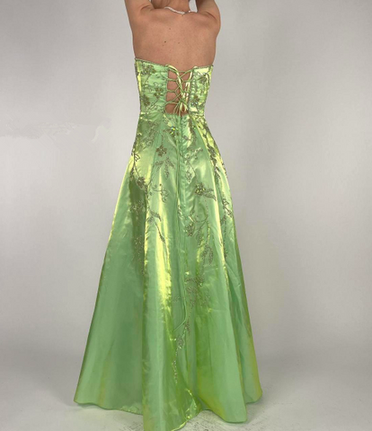 Robe de bal bustier verte en satin ornée de perles, coupe trapèze, Y8412