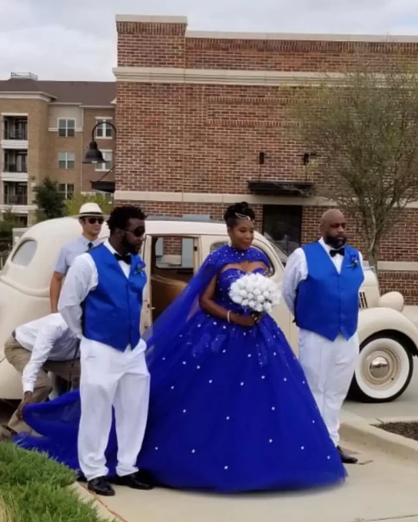 Vestido de baile de gala de tul azul real con capa S8255