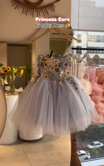 Robe de bal courte bleue à appliques en tulle, coupe trapèze, Y8513