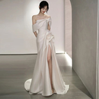 Vestido de novia largo de satén blanco con hombros descubiertos, corte sirena y abertura Y7336