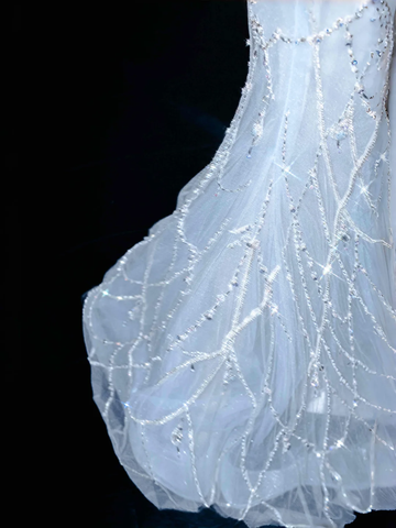 Vestido de noche largo de sirena con escote en V, tul azul sueño y cadena de cuentas Y8665