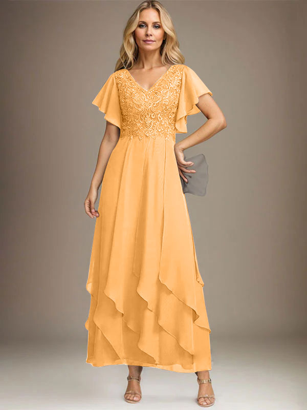 Vestido de novia de corte línea A, escote en V, largo hasta el tobillo, de gasa de encaje con volantes en cascada. 