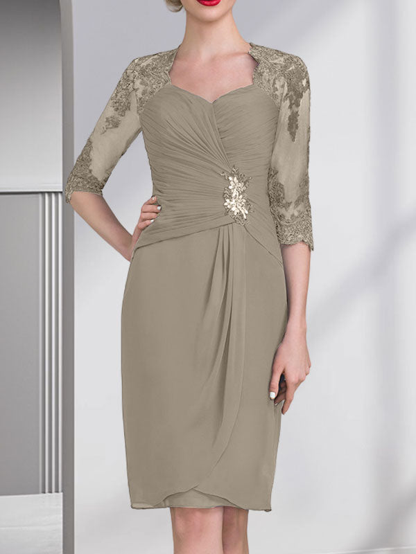 Vestido de corte recto/columna, escote corazón, largo hasta la rodilla, de gasa, con apliques de cuentas, encaje, lentejuelas y pliegues para la madre de la novia.