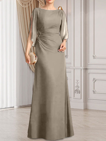 Robe fourreau/colonne longue en mousseline pour la mère de la mariée, ornée de perles plissées.