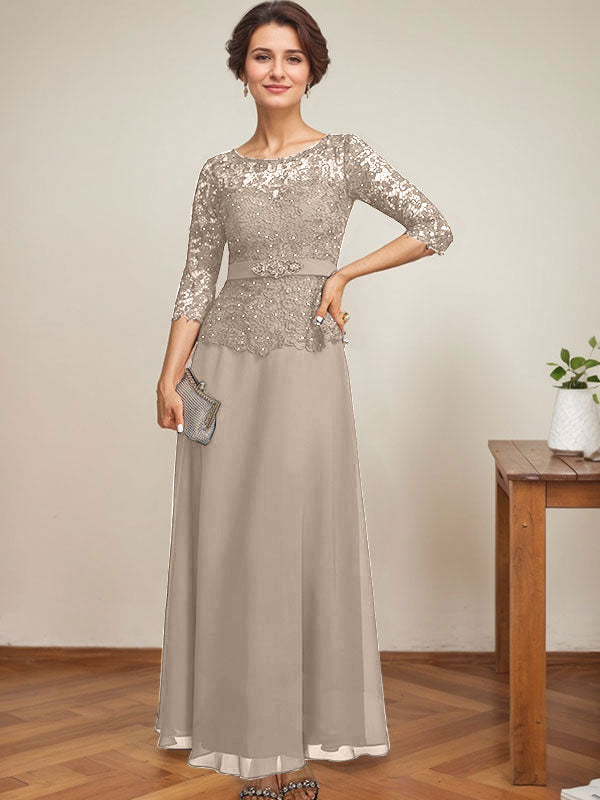 Vestido de novia corte A, escote redondo ilusión, largo hasta el tobillo, de gasa y encaje, con pedrería y detalles de diamantes de imitación. 