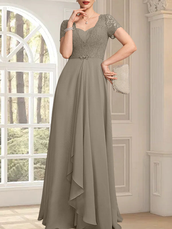 Vestido de corte A, escote corazón, largo hasta el suelo, de gasa, encaje, con cuentas y volantes en cascada para la madre de la novia.