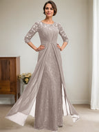 Robe de mariée en mousseline de soie dentelle, coupe trapèze, décolleté illusion, longueur au sol, ornée de perles et de volants 