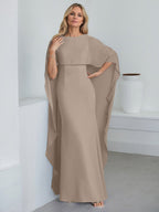 Robe fourreau longue en mousseline de soie pour la mère de la mariée, ornée de volants cascade, avec décolleté arrondi. 