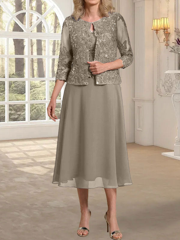 Vestido de novia de corte línea A, escote redondo, largo hasta la rodilla, de encaje y gasa con lentejuelas. 