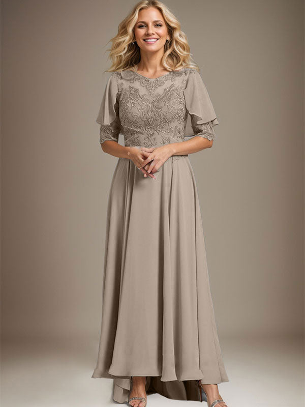 Robe de mère de la mariée asymétrique en mousseline de soie et dentelle, coupe trapèze, décolleté illusion, ornée de perles 