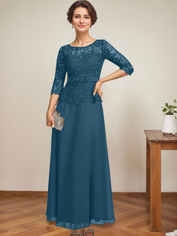 Vestido de novia corte A, escote redondo ilusión, largo hasta el tobillo, de gasa y encaje, con pedrería y detalles de diamantes de imitación. 