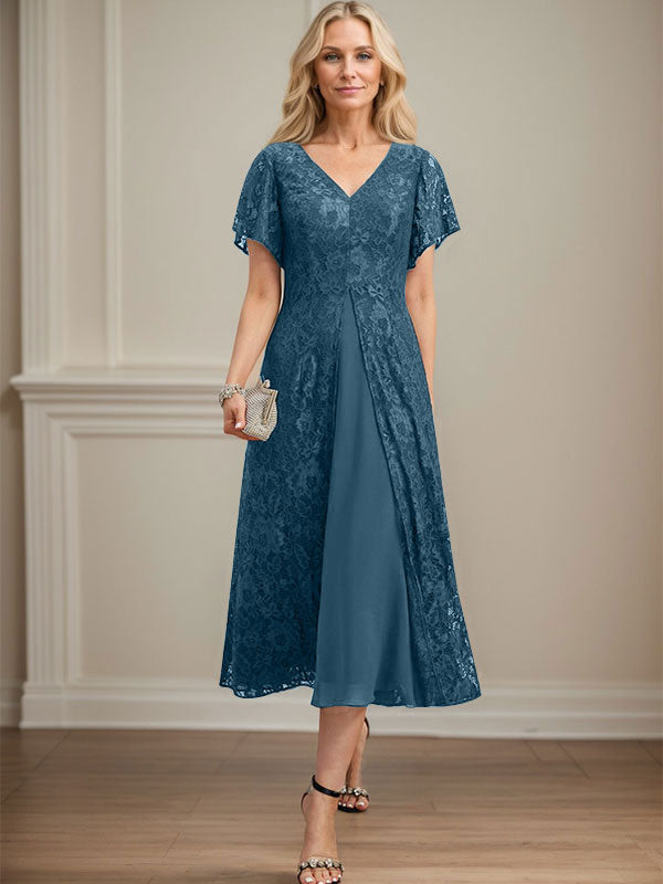Vestido de novia de gasa de encaje, corte en A, escote en V y largo hasta la rodilla. 