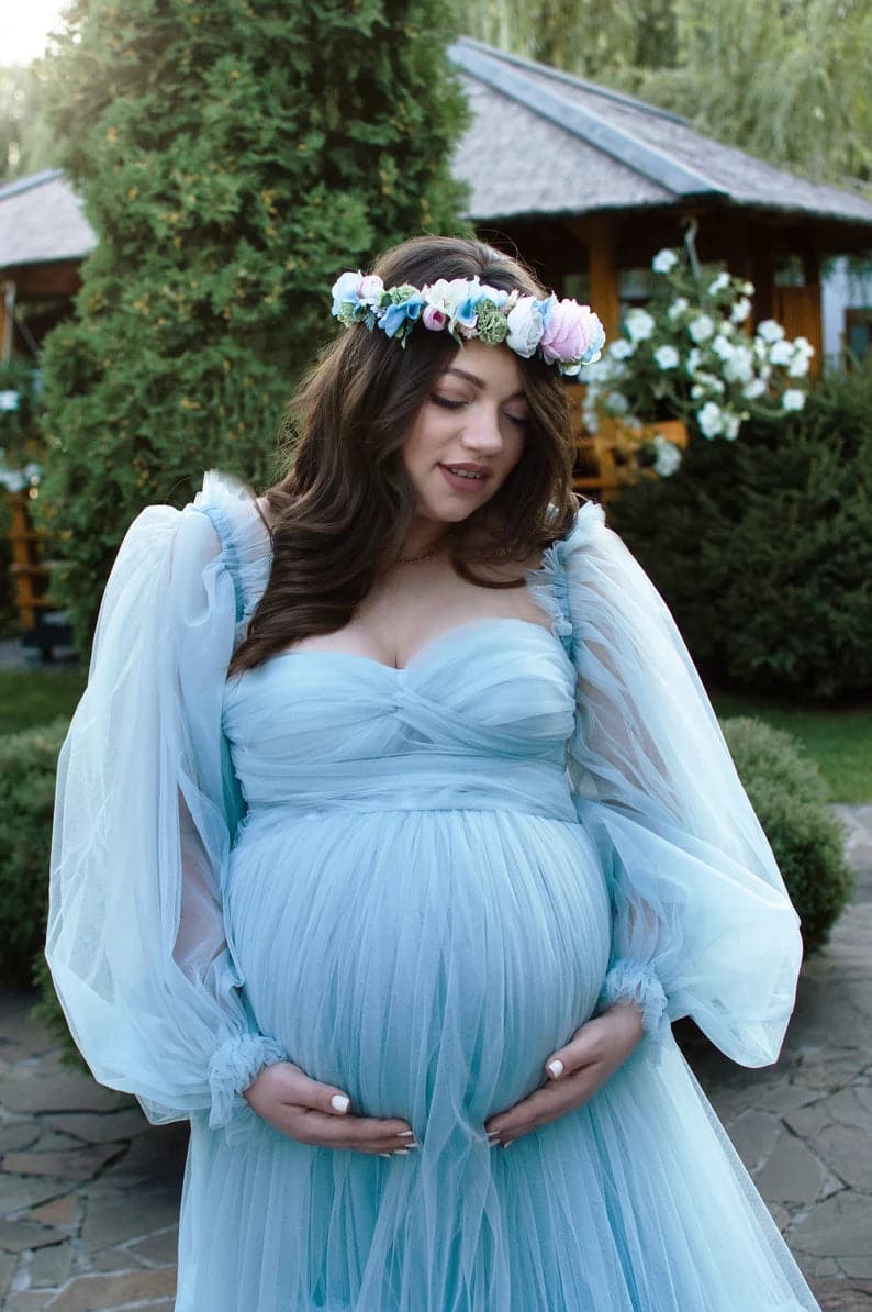 Vestido de maternidad de tul azul para sesión de fotos 
