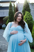 Vestido de maternidad de tul azul para sesión de fotos 